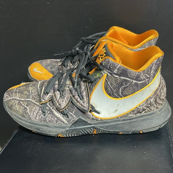 Nike Kyrie 5 Taco Camo Boys Size 7Y - Picture 3 of 12